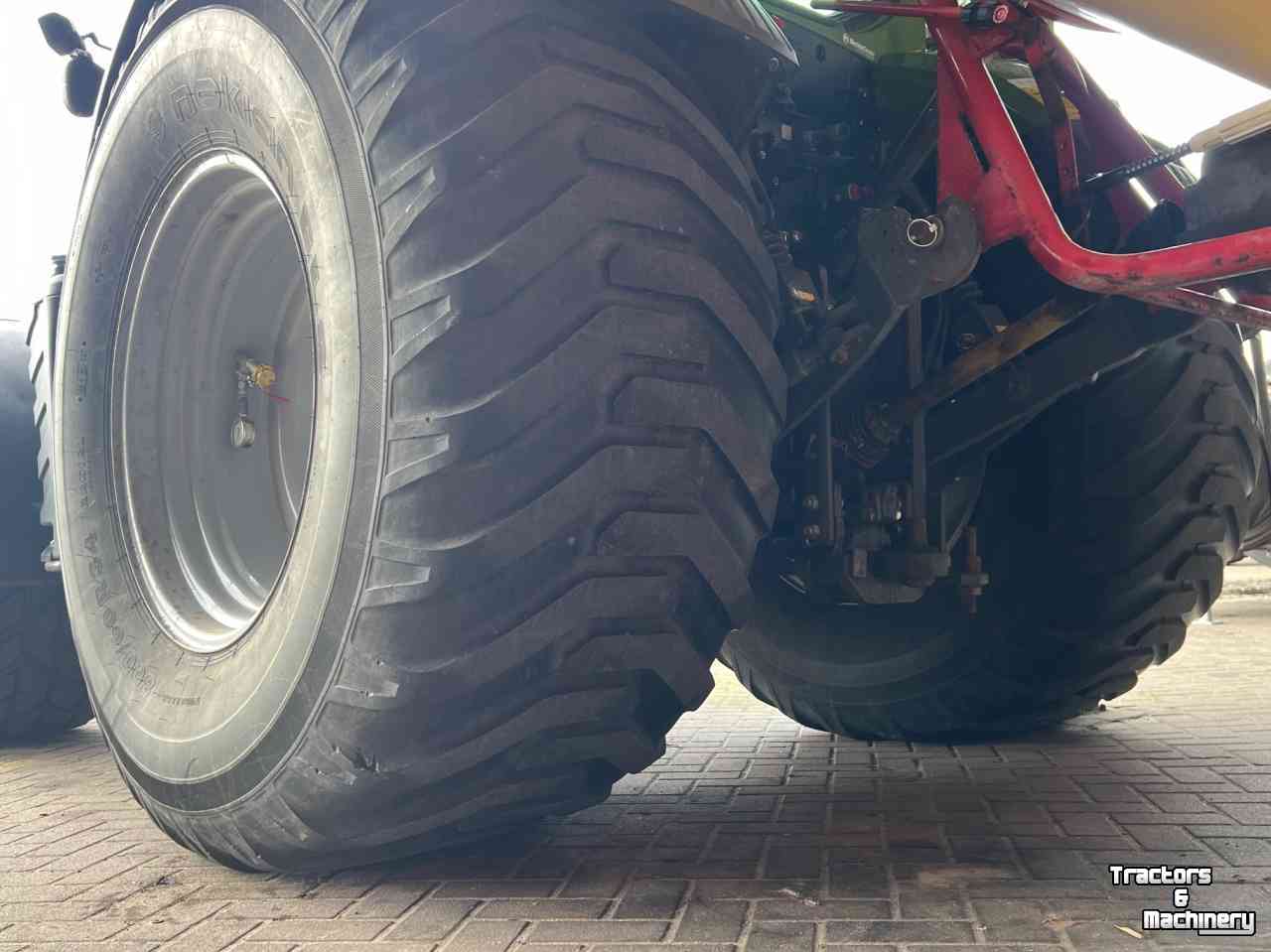 Wheels, Tyres, Rims & Dual spacers Nokian 800/60R34 en 620/60R26.5