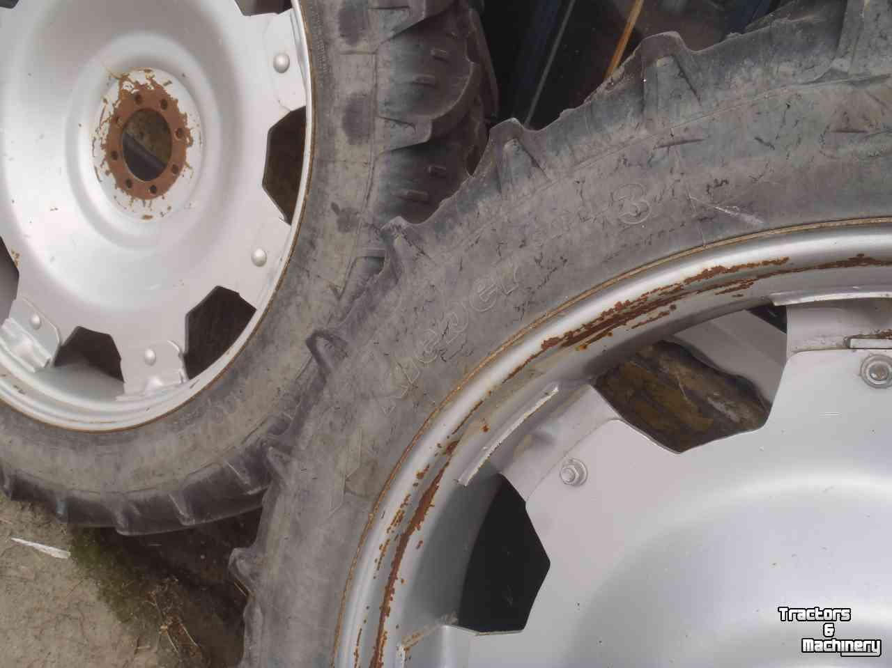 Wheels, Tyres, Rims & Dual spacers Kleber 300/95-46