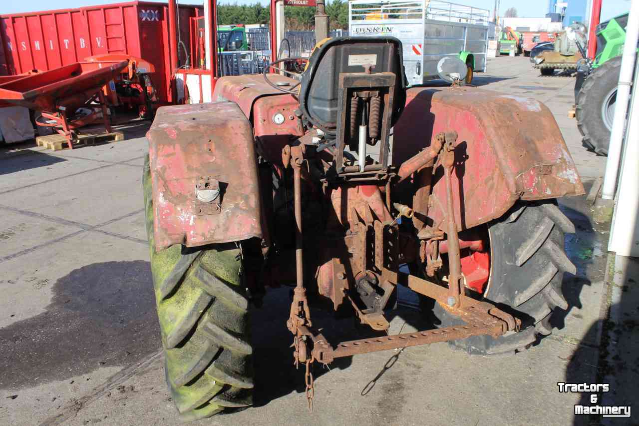 Oldtimers McCormick Mc Cormick International Harvester Farmall D-430 trekker D430 tractor