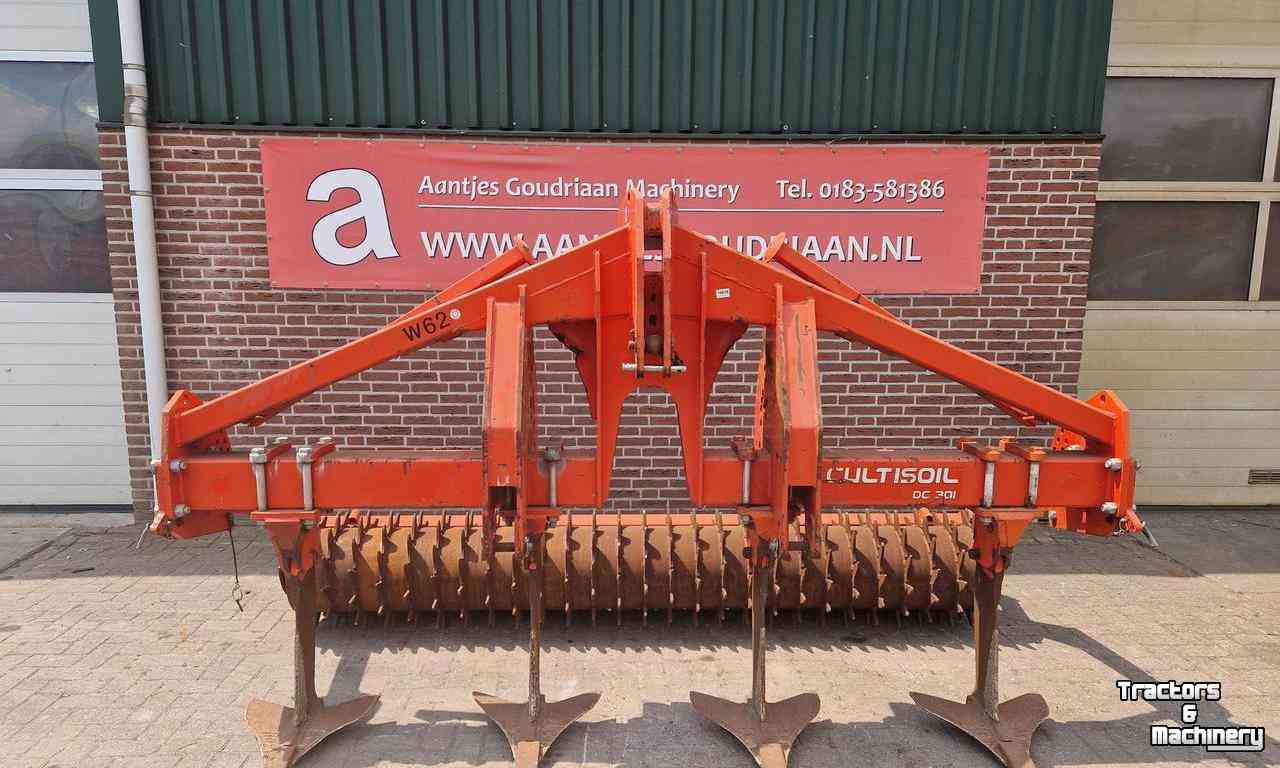 Deep subsoiler Kuhn Cultisoil DC 301 Diepwoeler