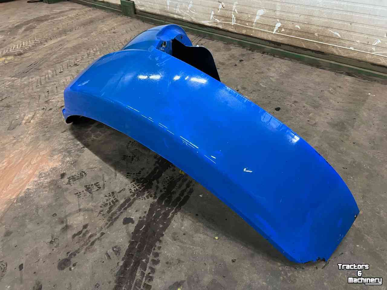 Used parts for tractors New Holland Spatbord 48104081
