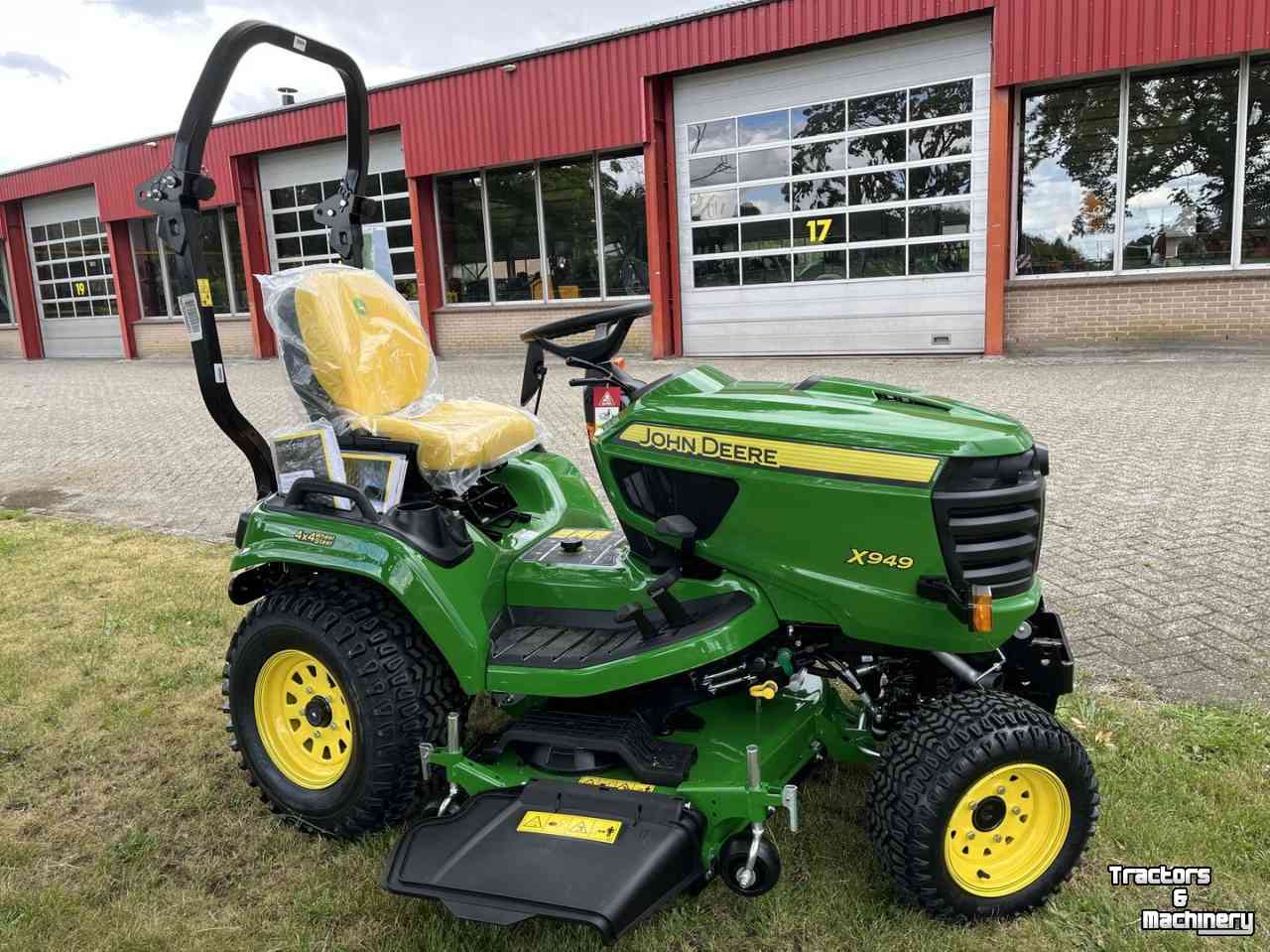 Ride-on mower John Deere X949