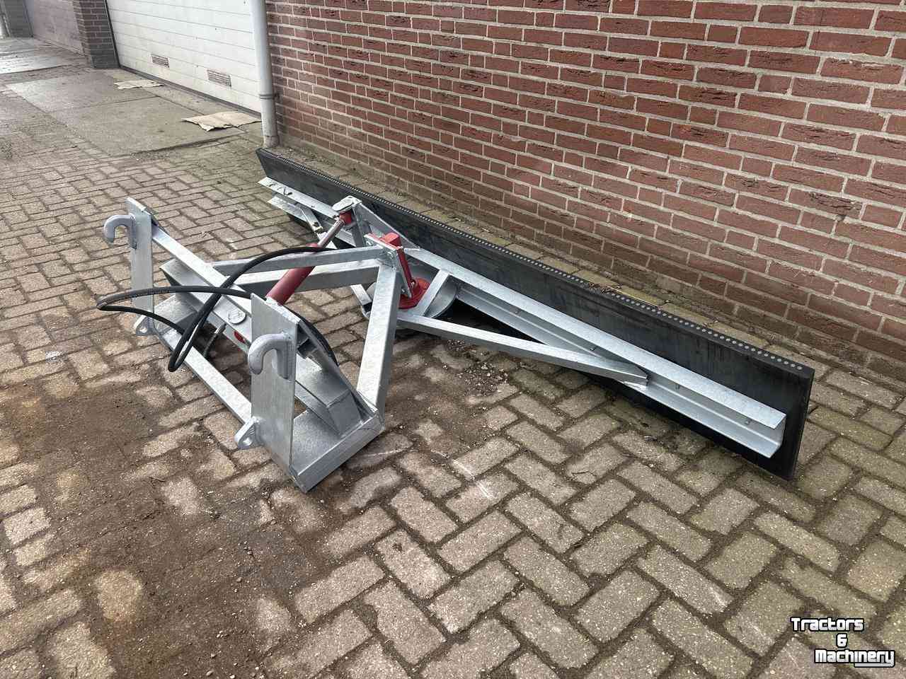 Rubber yard scraper AGM Rubberschuif hydraulisch verstelbaar