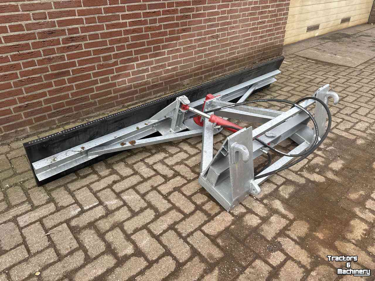 Rubber yard scraper AGM Rubberschuif hydraulisch verstelbaar