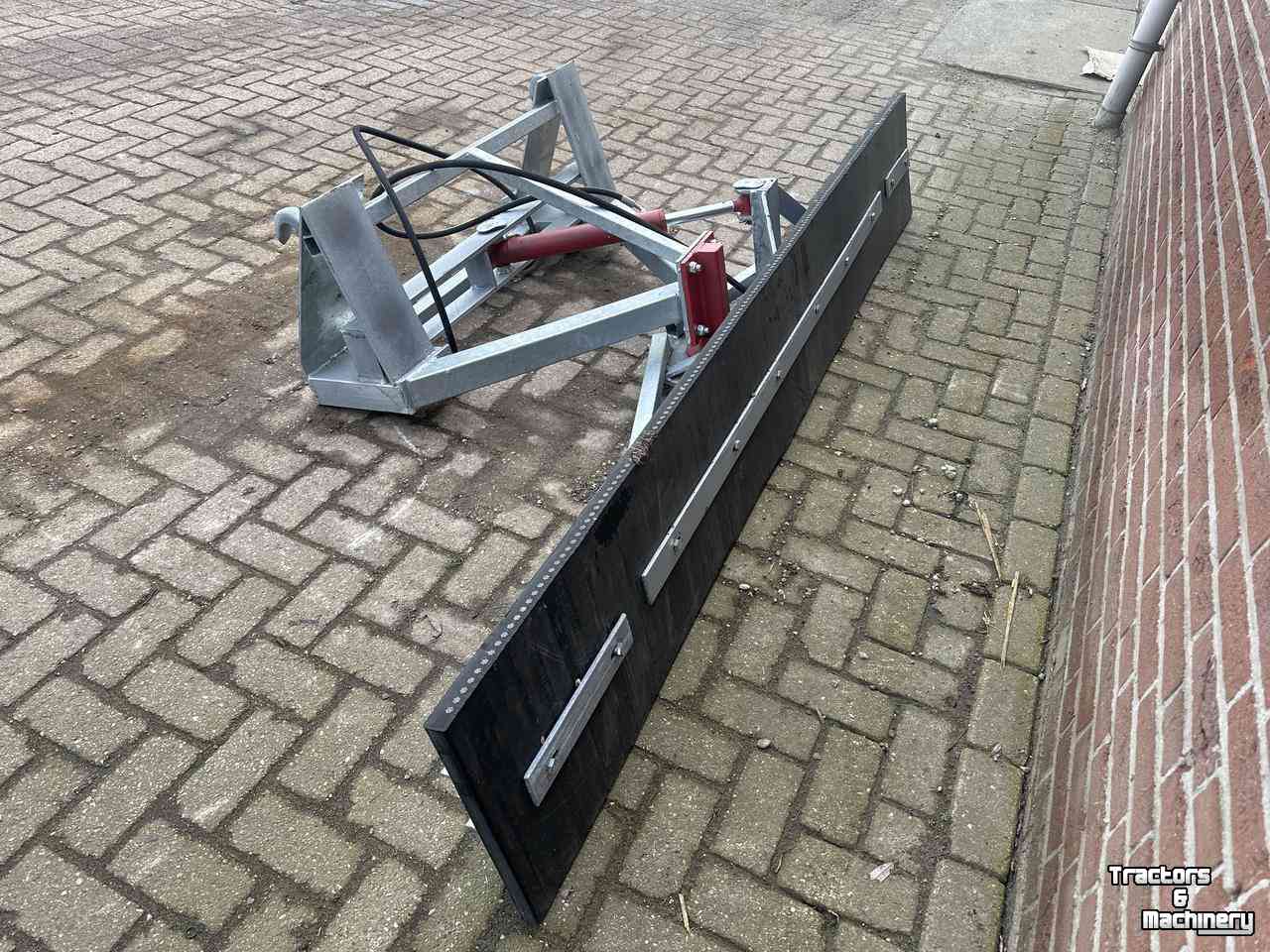 Rubber yard scraper AGM Rubberschuif hydraulisch verstelbaar