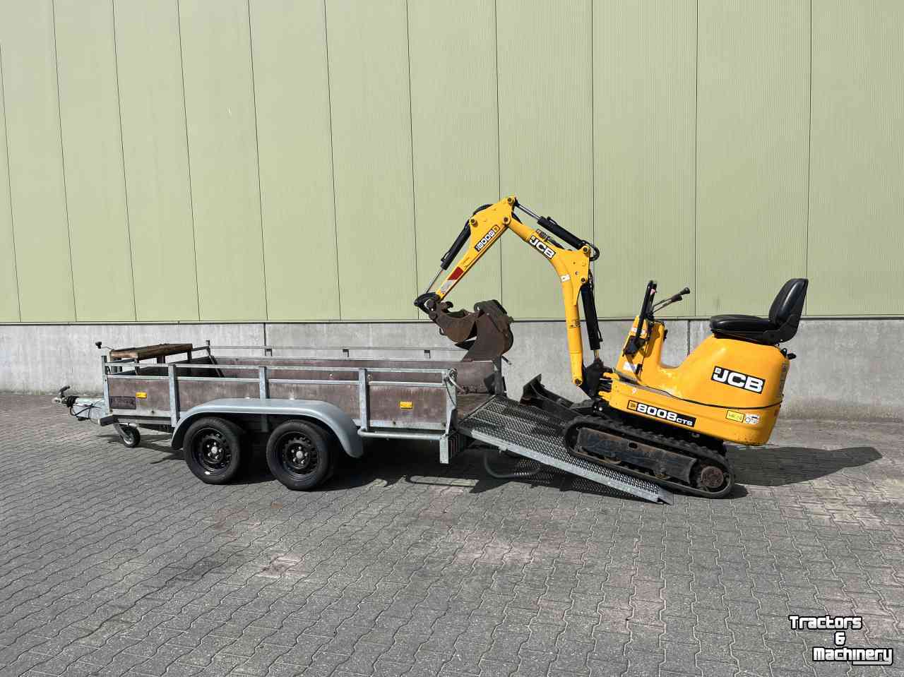 Mini-Excavator JCB Micrograafmachine JCB 8008 CTS met machinetransporter