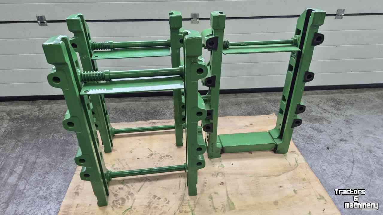 Other tractors and accessories John Deere Sauermann Rockinger Trekhaak frame slede rail 8R