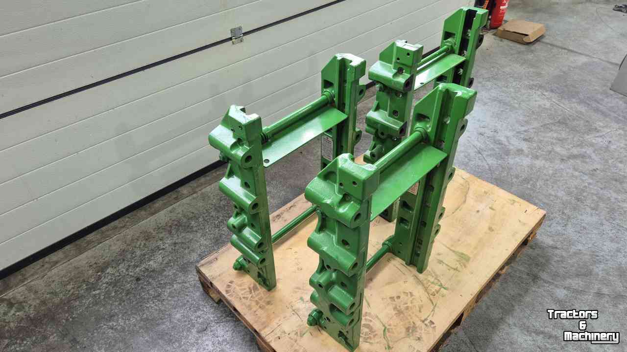 Other tractors and accessories John Deere Sauermann Rockinger Trekhaak frame slede rail 8R