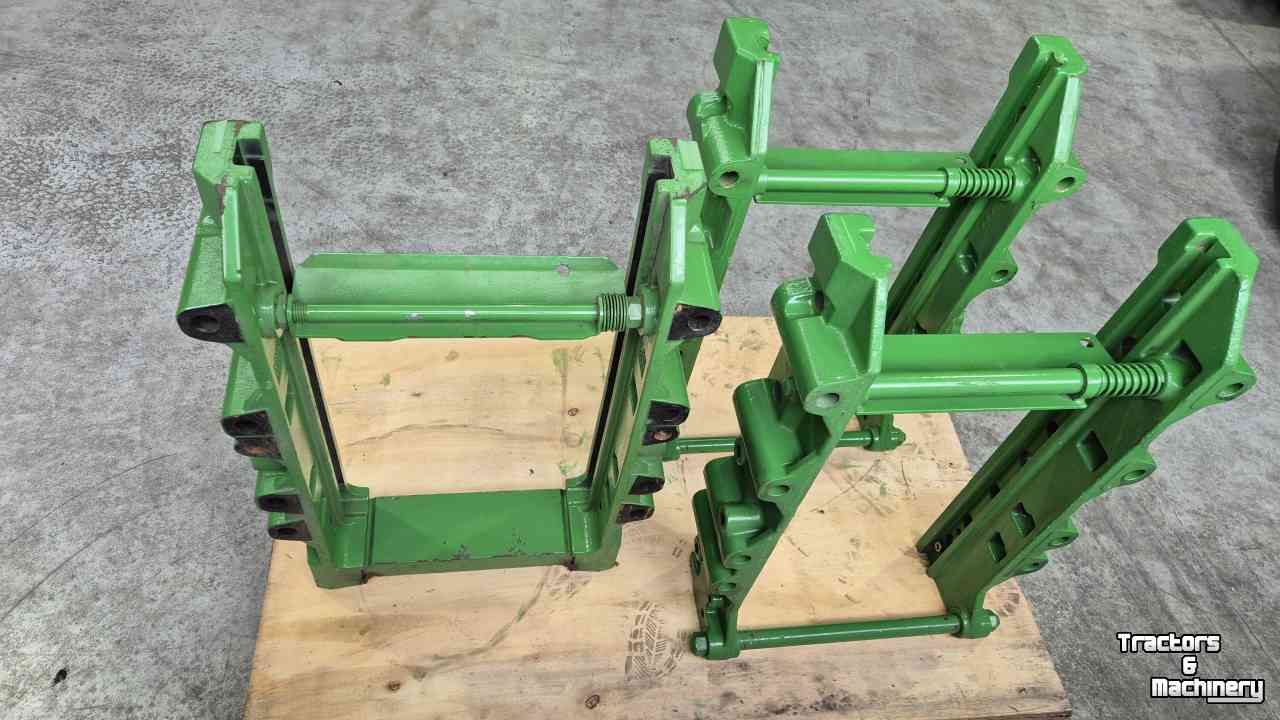 Other tractors and accessories John Deere Sauermann Rockinger Trekhaak frame slede rail 8R
