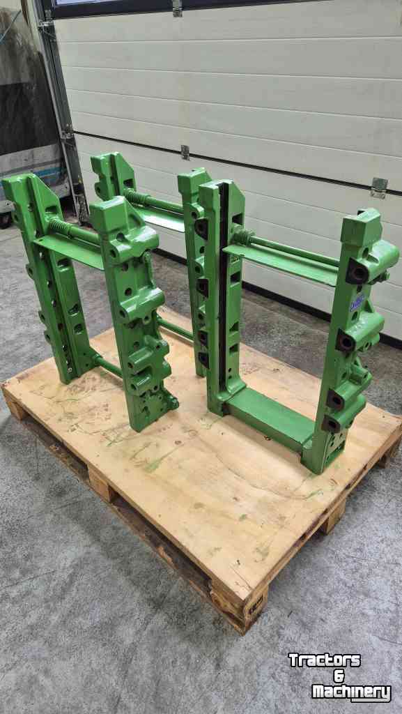 Other tractors and accessories John Deere Sauermann Rockinger Trekhaak frame slede rail 8R