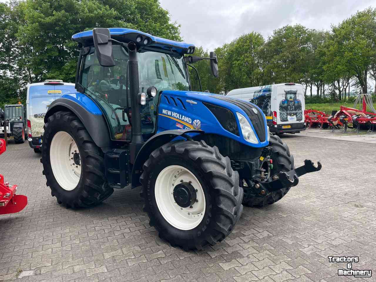 Tractor New Holland T5.110 autocommand