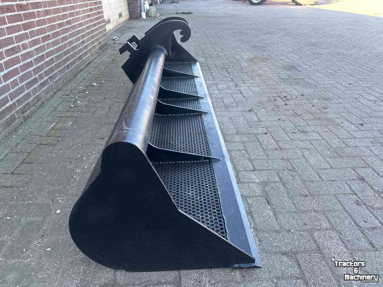 Other attachments and accessories  Baggerbak / Afwerkbak Nieuw