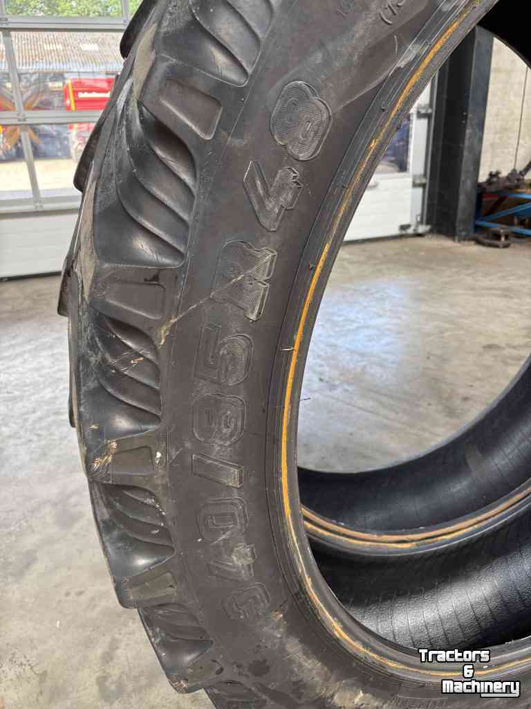 Wheels, Tyres, Rims & Dual spacers Taurus 340/85R48