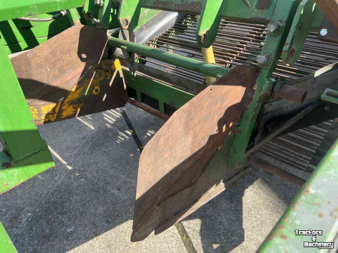 Onion harvester Krakei Uienlader, uienrooier