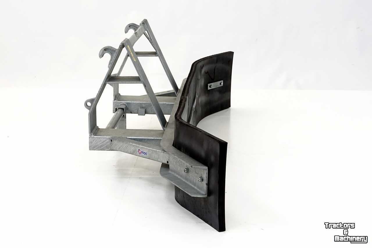 Rubber yard scraper Qmac Rubberschuif 270 met EURO aankoppeling Erfschuif / Modderschuif /