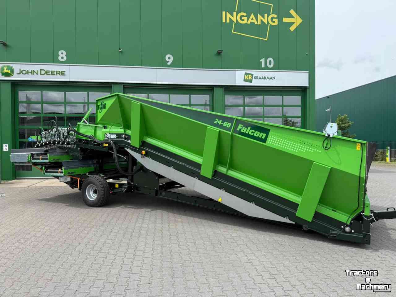 Receiving hopper AVR Falcon 24-60 cvu met presenteerband