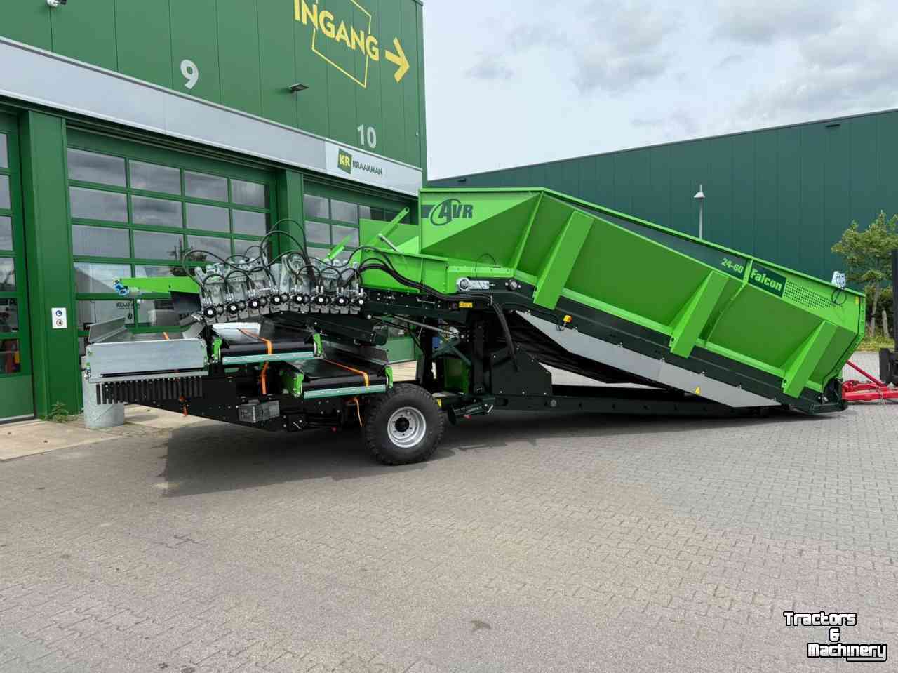 Receiving hopper AVR Falcon 24-60 cvu met presenteerband