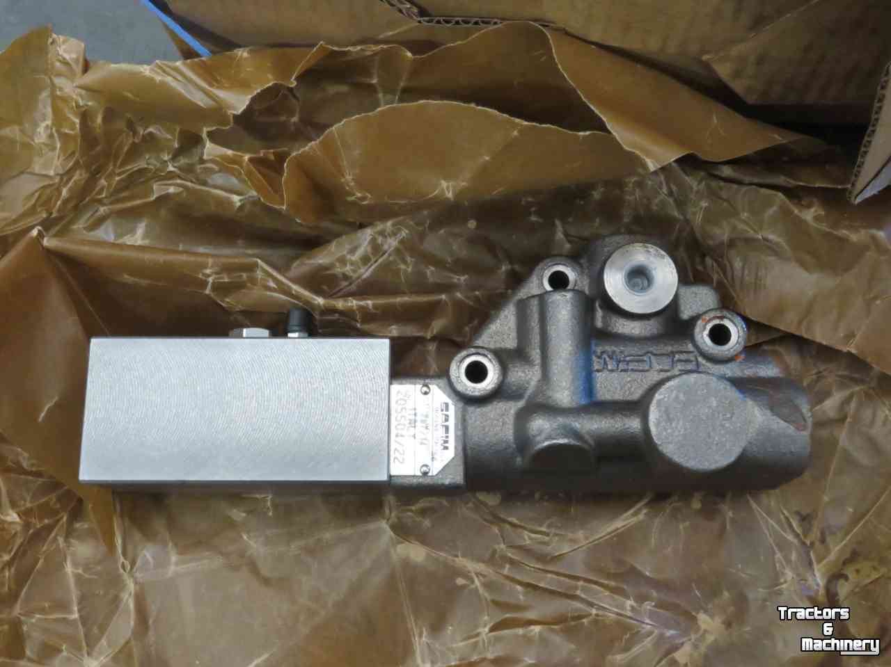 Tractor New Holland NewH T7.xxx Case-IH Puma ABS Hydr Remventiel CNH parts nr:47584635