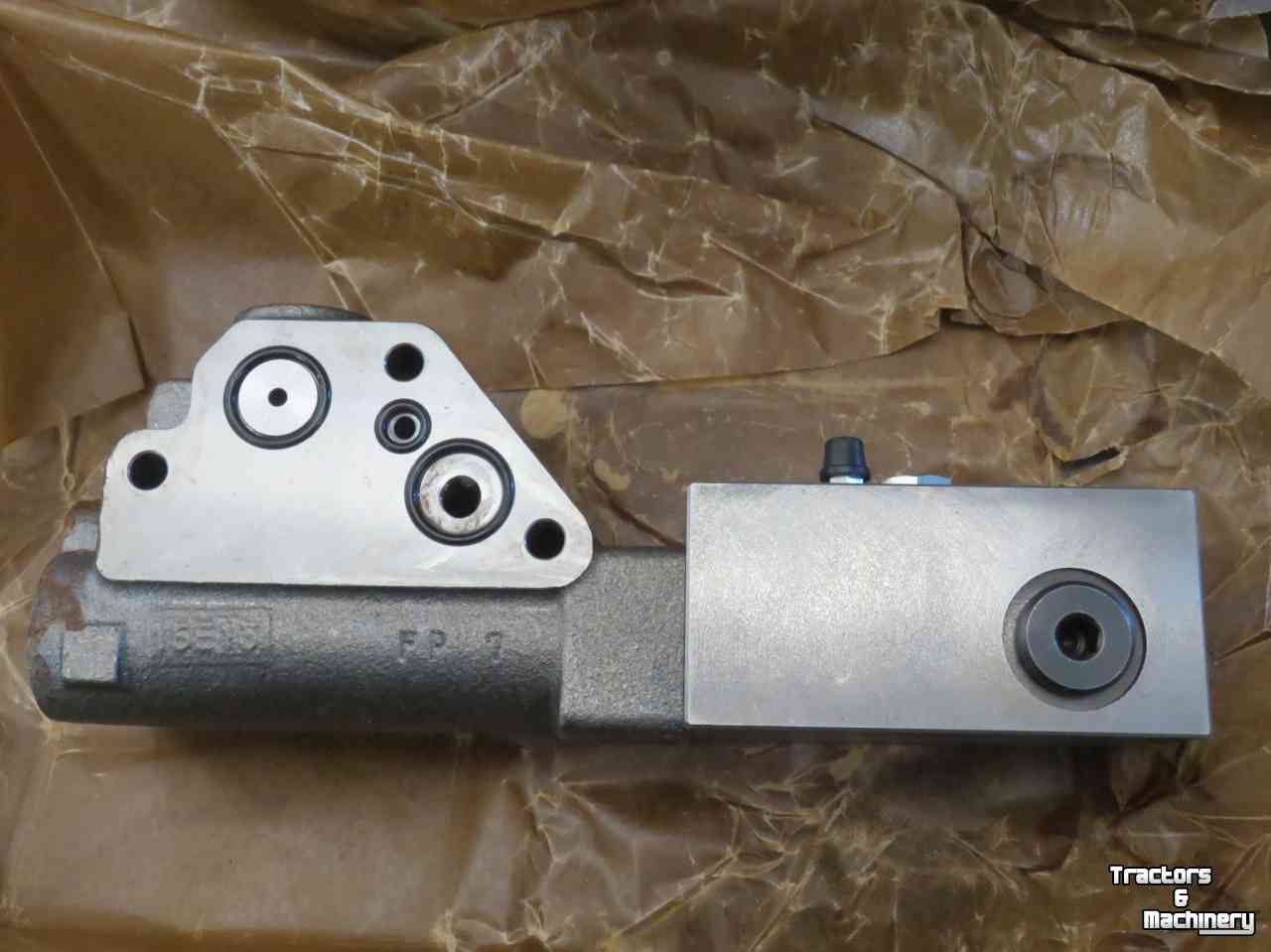 Tractor New Holland NewH T7.xxx Case-IH Puma ABS Hydr Remventiel CNH parts nr:47584635