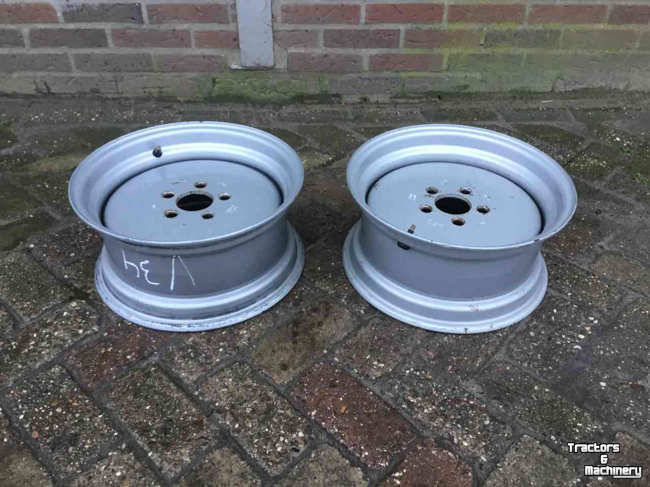 Wheels, Tyres, Rims & Dual spacers  7jx15