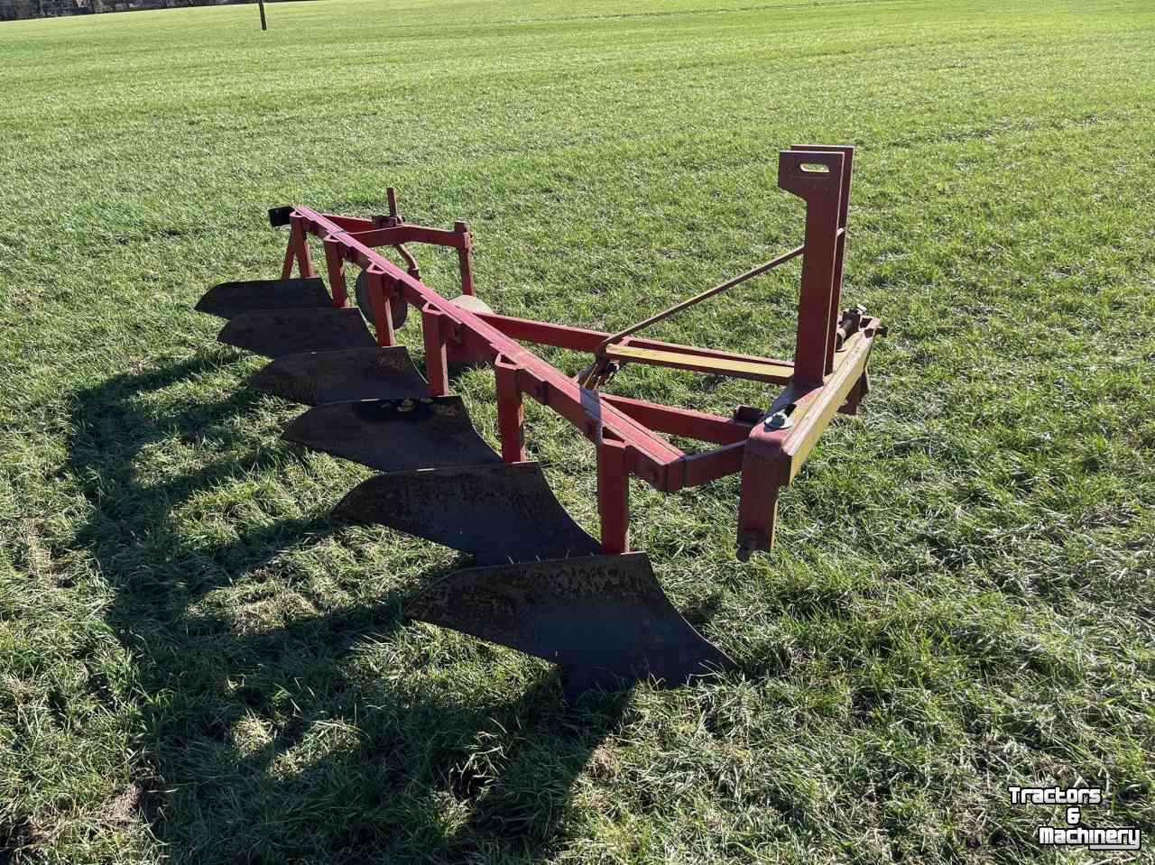 Ploughs  Stoppelploeg 6 schaar
