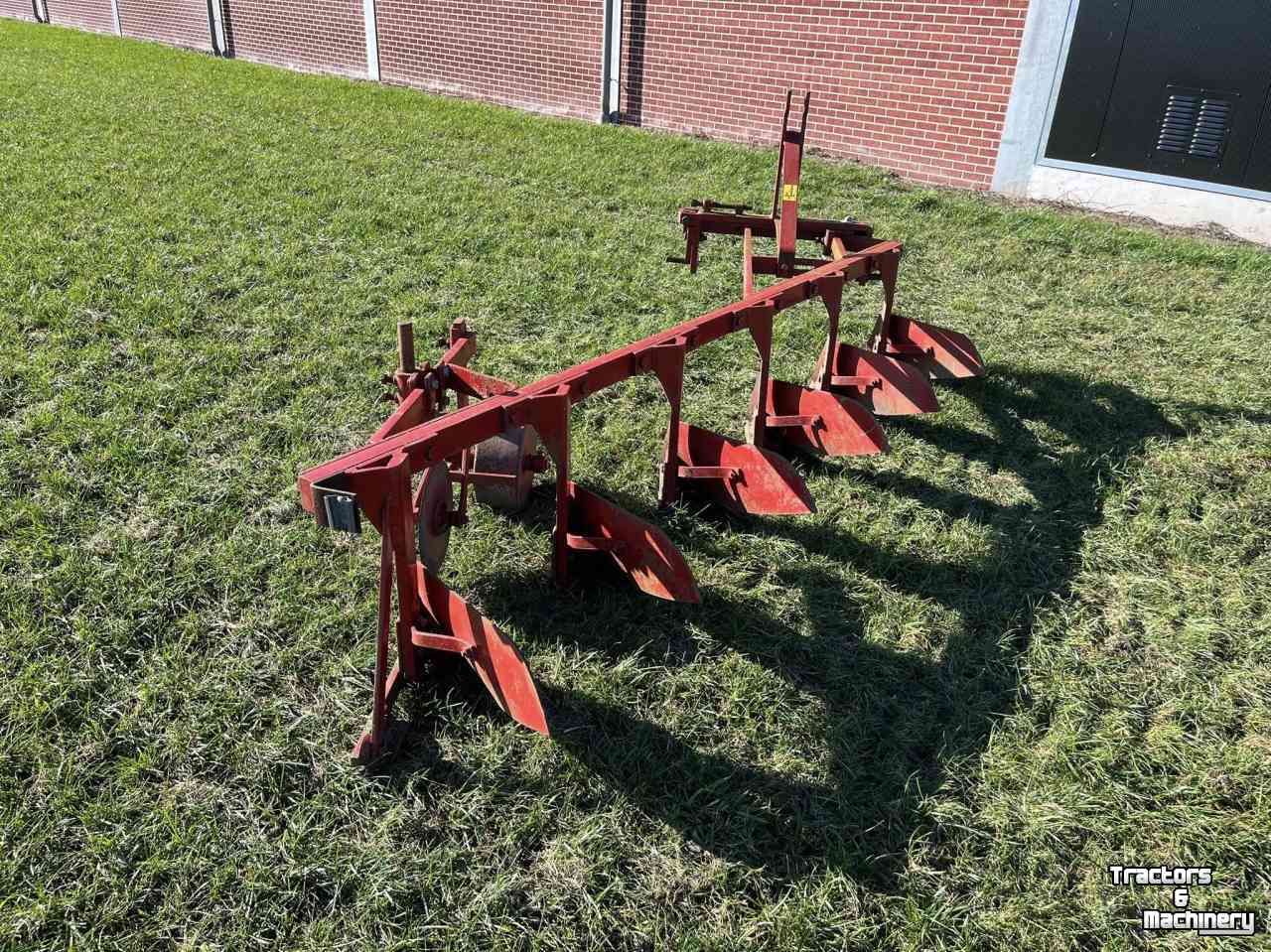 Ploughs  Stoppelploeg 6 schaar