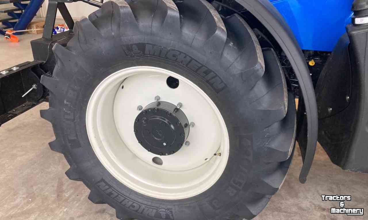 Tractors New Holland T5.140 Dynamic Command Tractor
