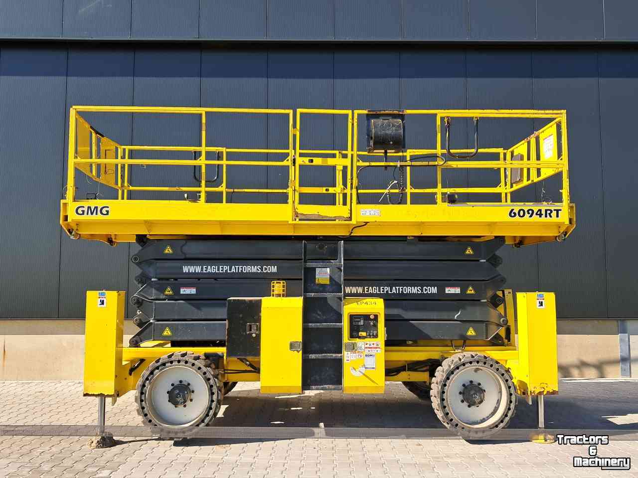 Articulated platforms  Schaarhoogwerker GMG 6094-RT