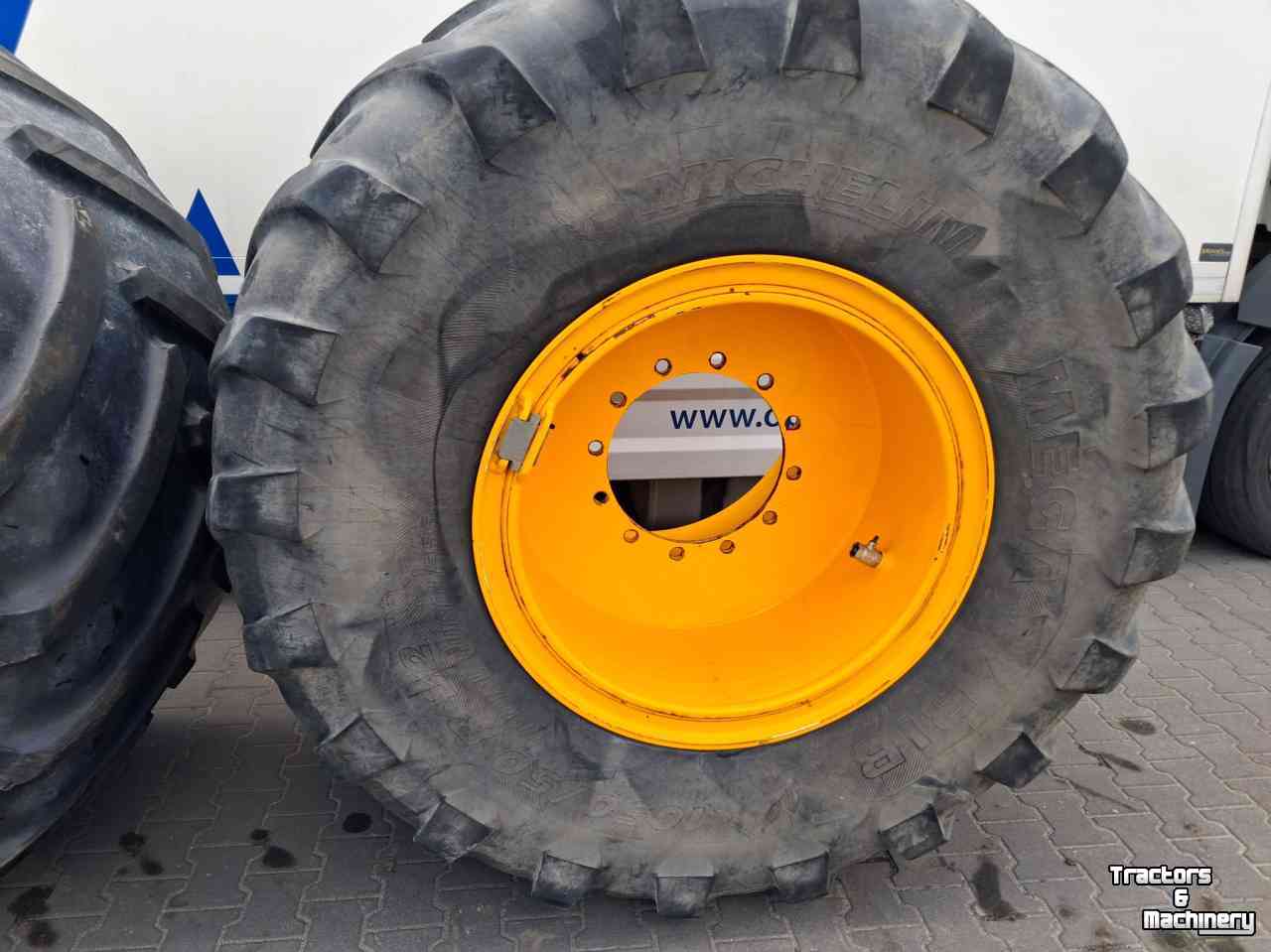 Wheels, Tyres, Rims & Dual spacers Michelin Mega X Bib 1050/50r32 op velg
