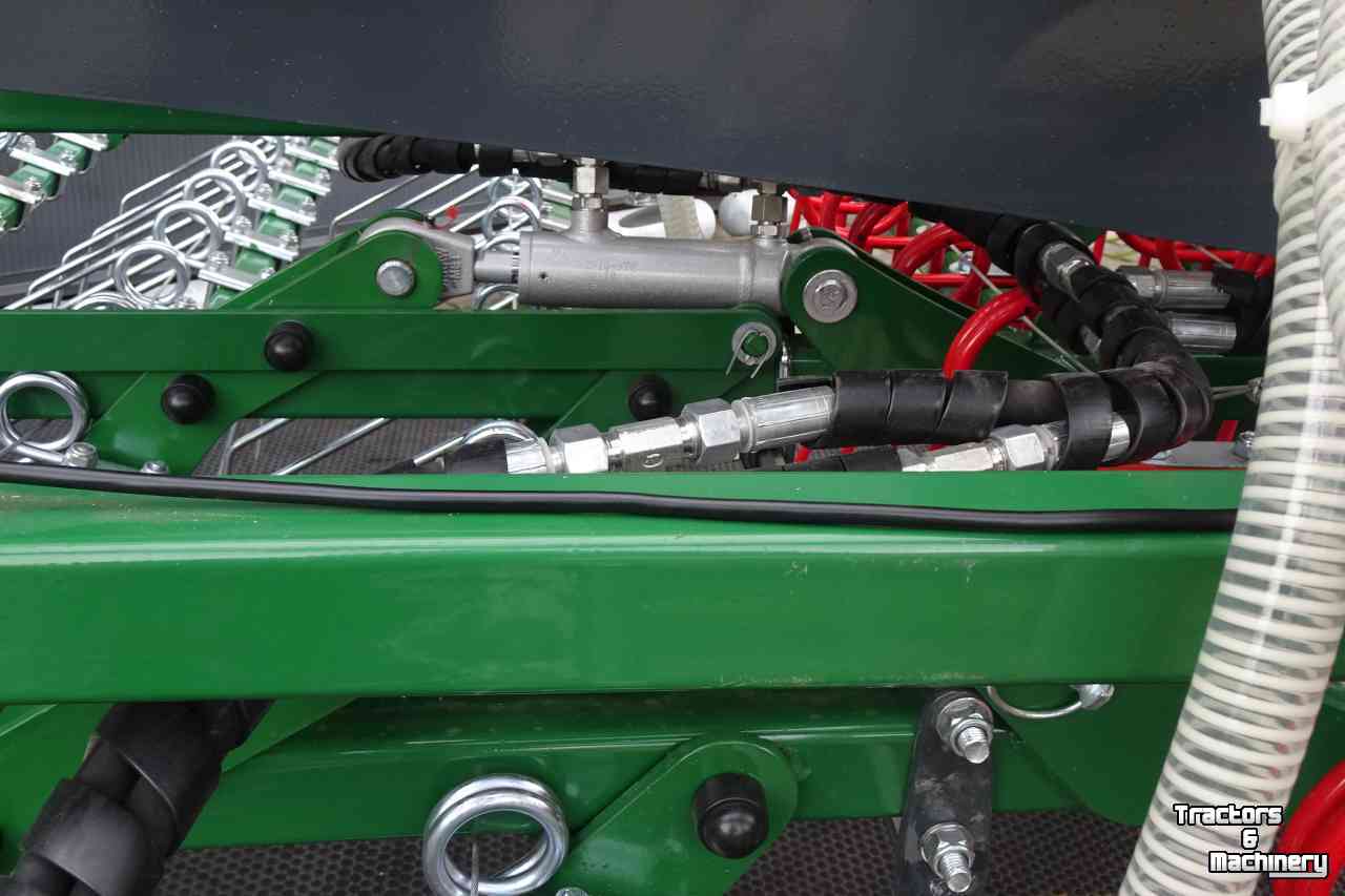 Other grassland-equipment, hay-equipment and accessories Hofstede THOR BC Grasland gras weide wei wiedeg doorzaaier beluchter weeder