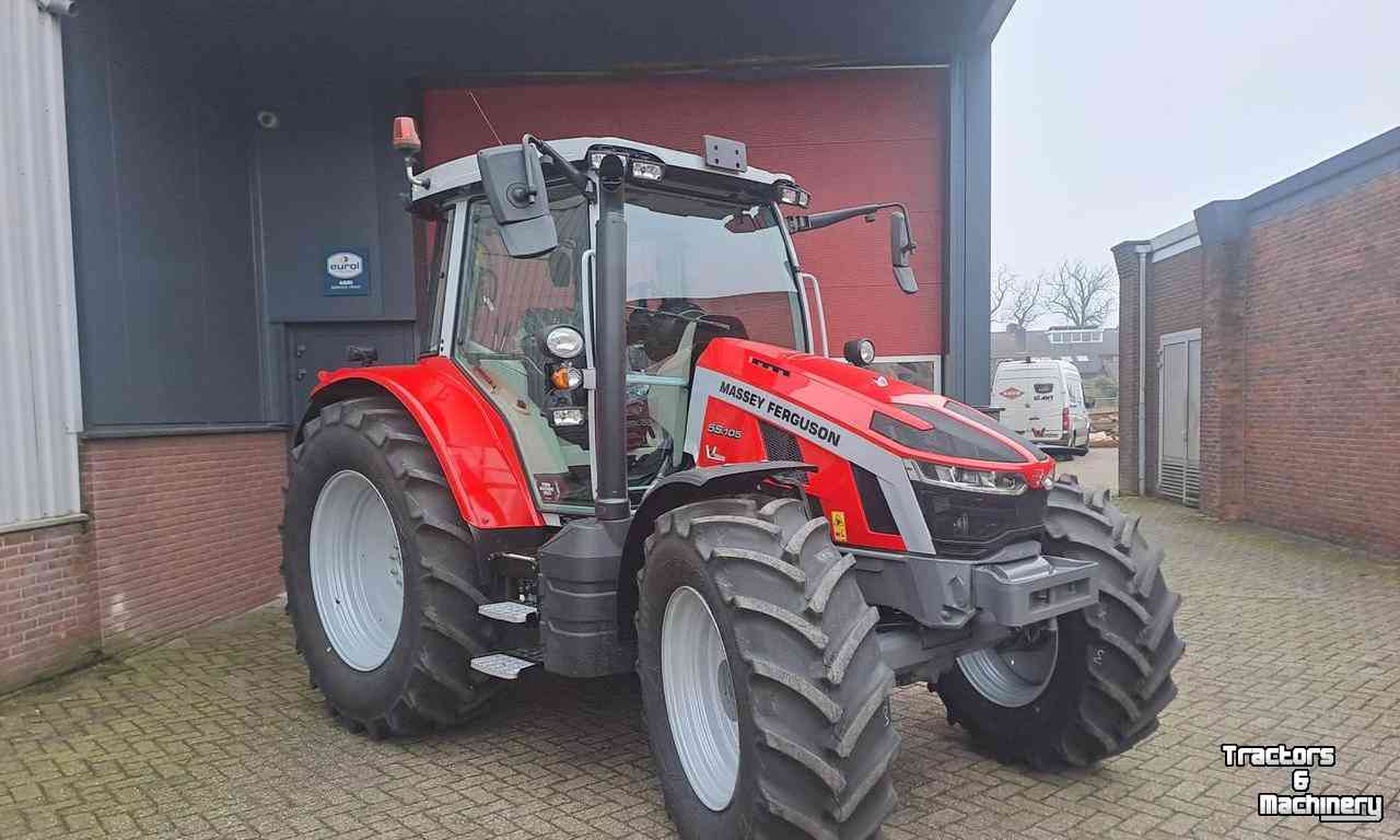 Tractor Massey Ferguson 5S.105 DYNA-4 EFFICIENT Tractor