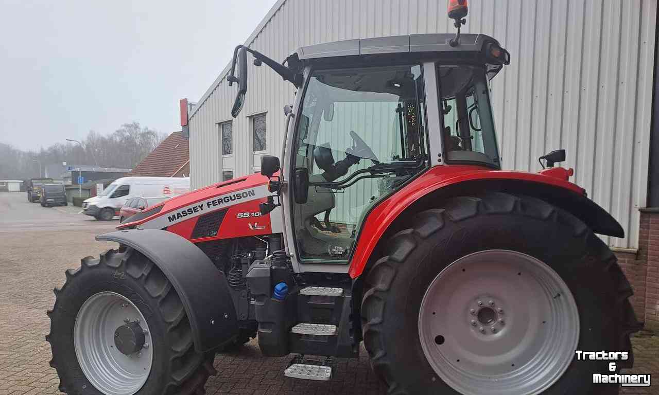 Tractor Massey Ferguson 5S.105 DYNA-4 EFFICIENT Tractor