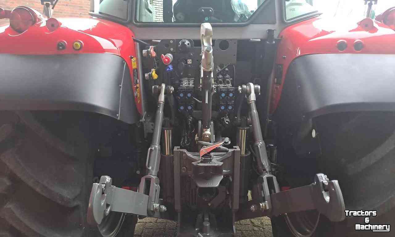 Tractor Massey Ferguson 5S.105 DYNA-4 EFFICIENT Tractor
