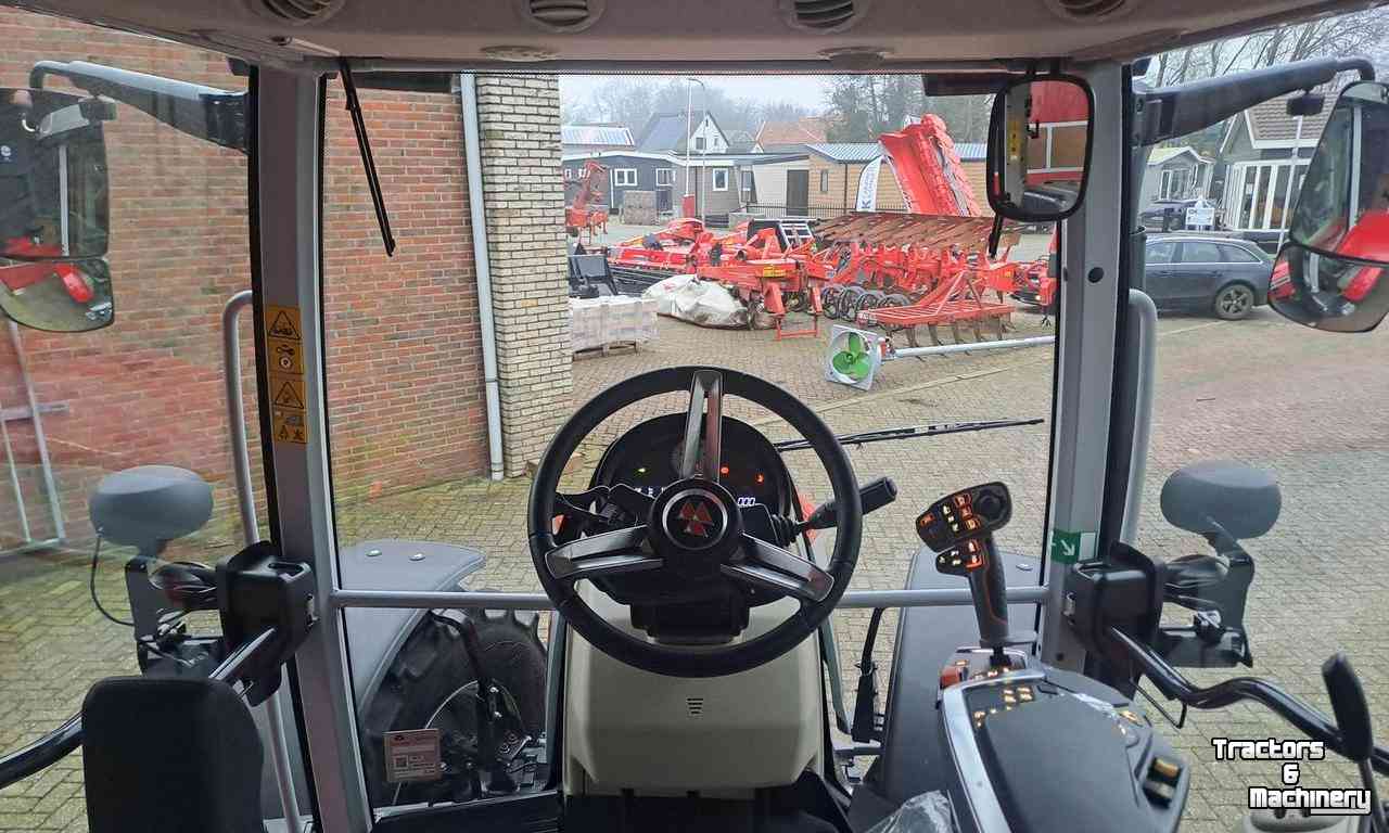 Tractor Massey Ferguson 5S.105 DYNA-4 EFFICIENT Tractor