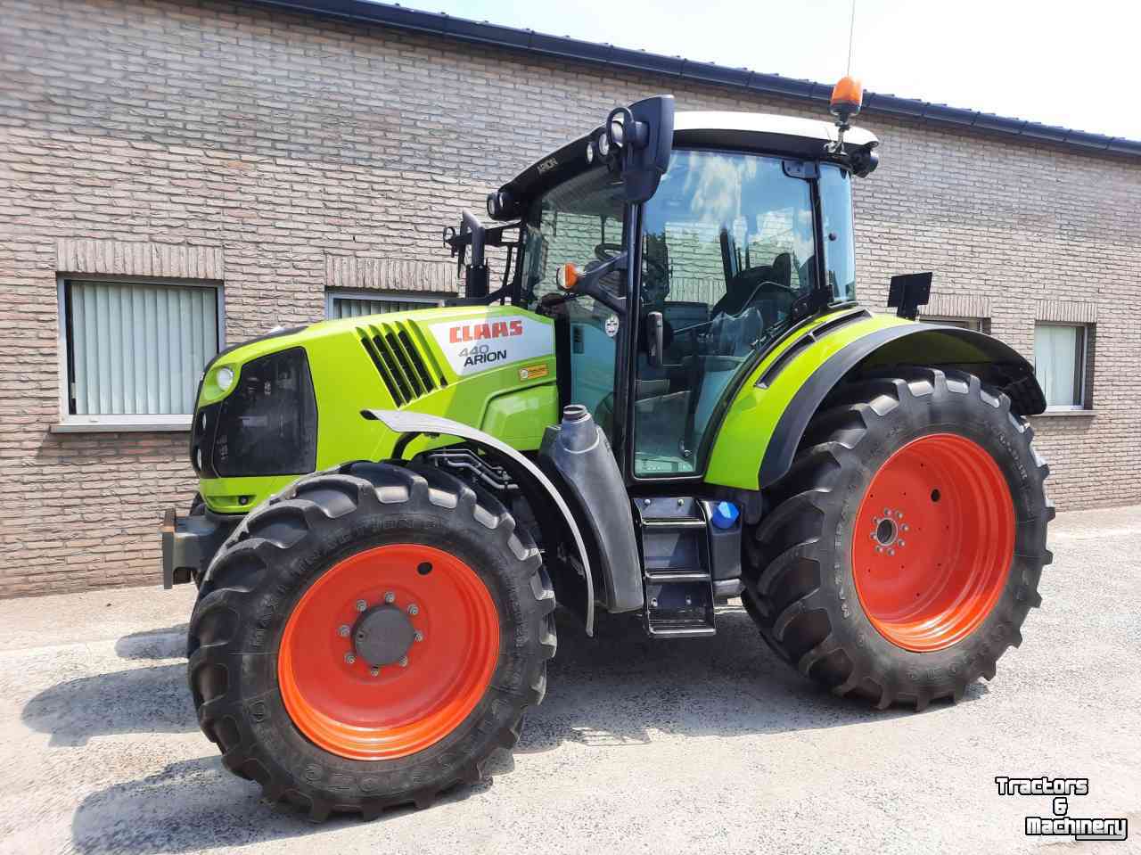 Tractor Claas Arion 440