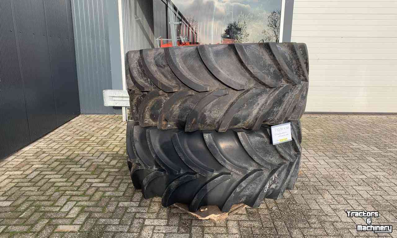 Wheels, Tyres, Rims & Dual spacers Vredestein 710/70R38 90% Traxion+