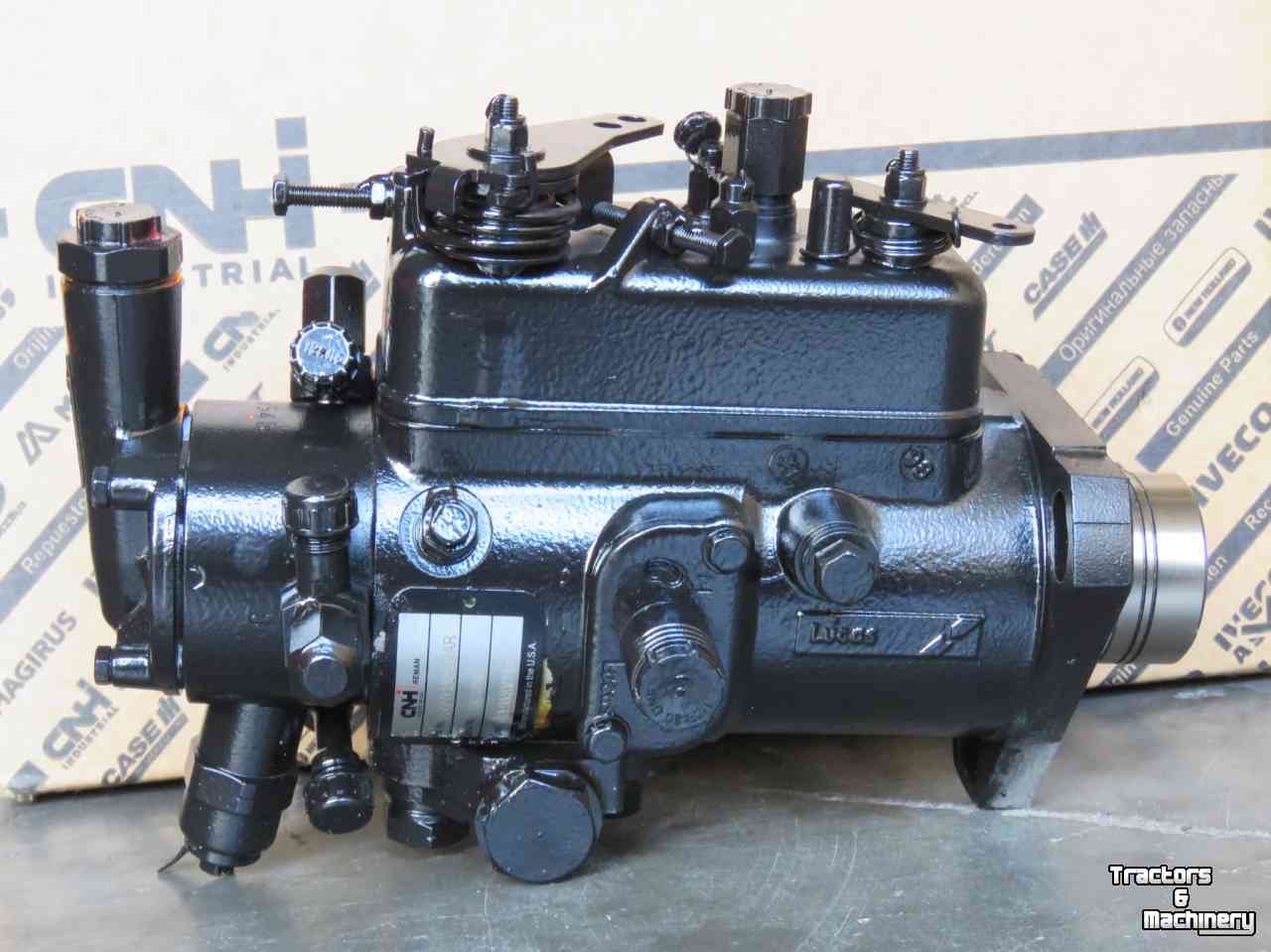Tractor Ford Brandstofpomp FORD  10Serie  Parts nr:F0NN9A543VAR
