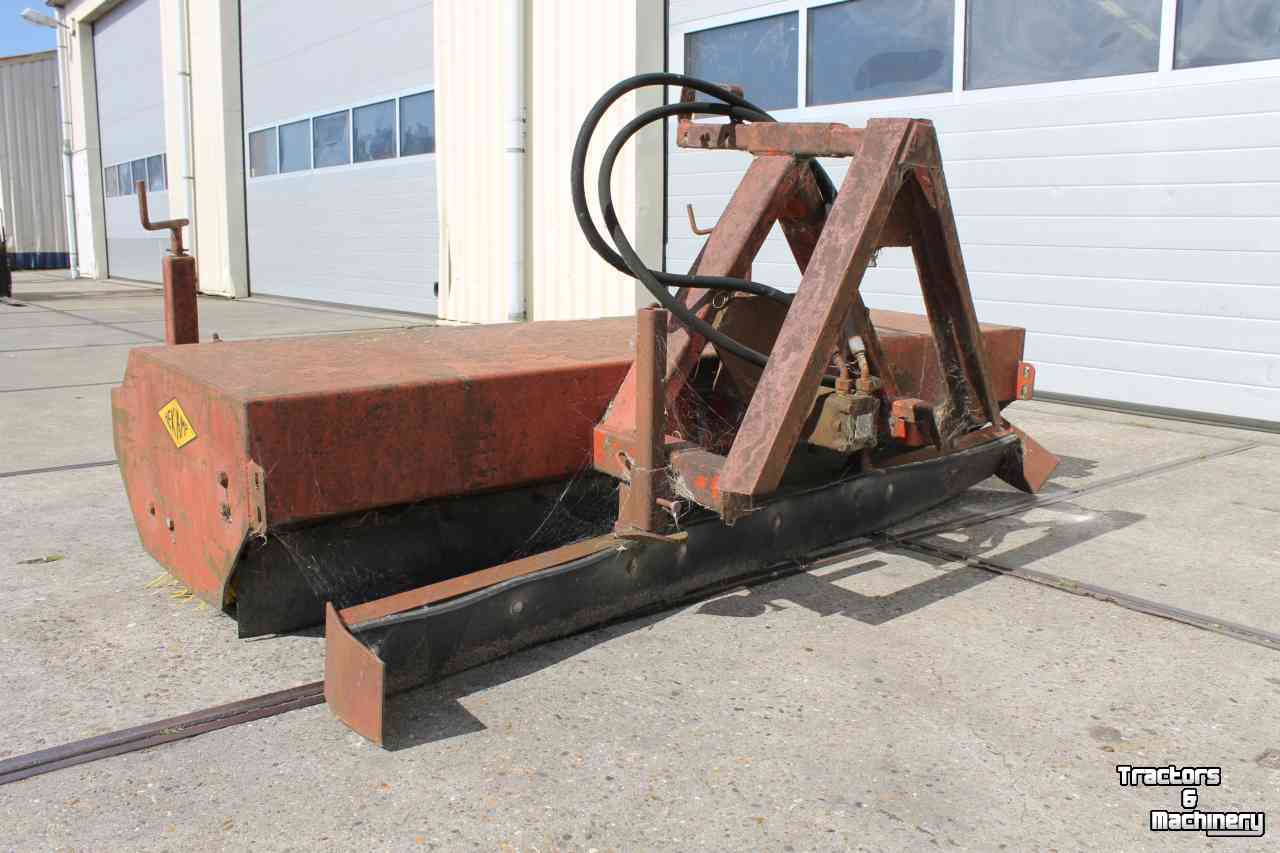 Sweeper Hekamp VM205 hydraulische veegmachine rolbezem met aangebouwde rubberschuif