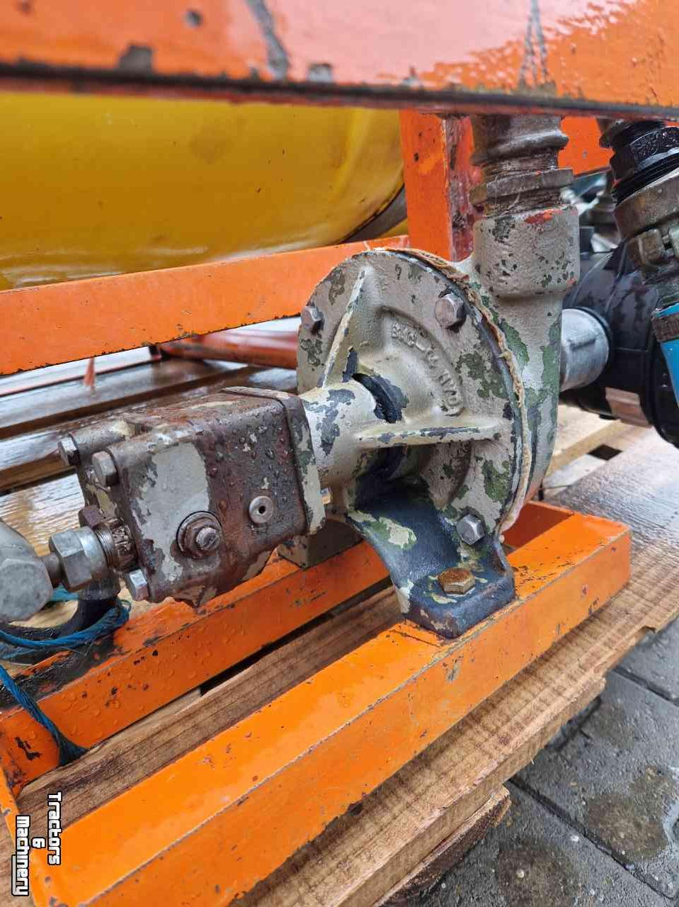 Fieldsprayer 3 points Douven Spuittank