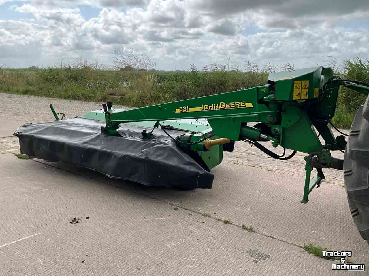 Mower John Deere 331 Achtermaaier