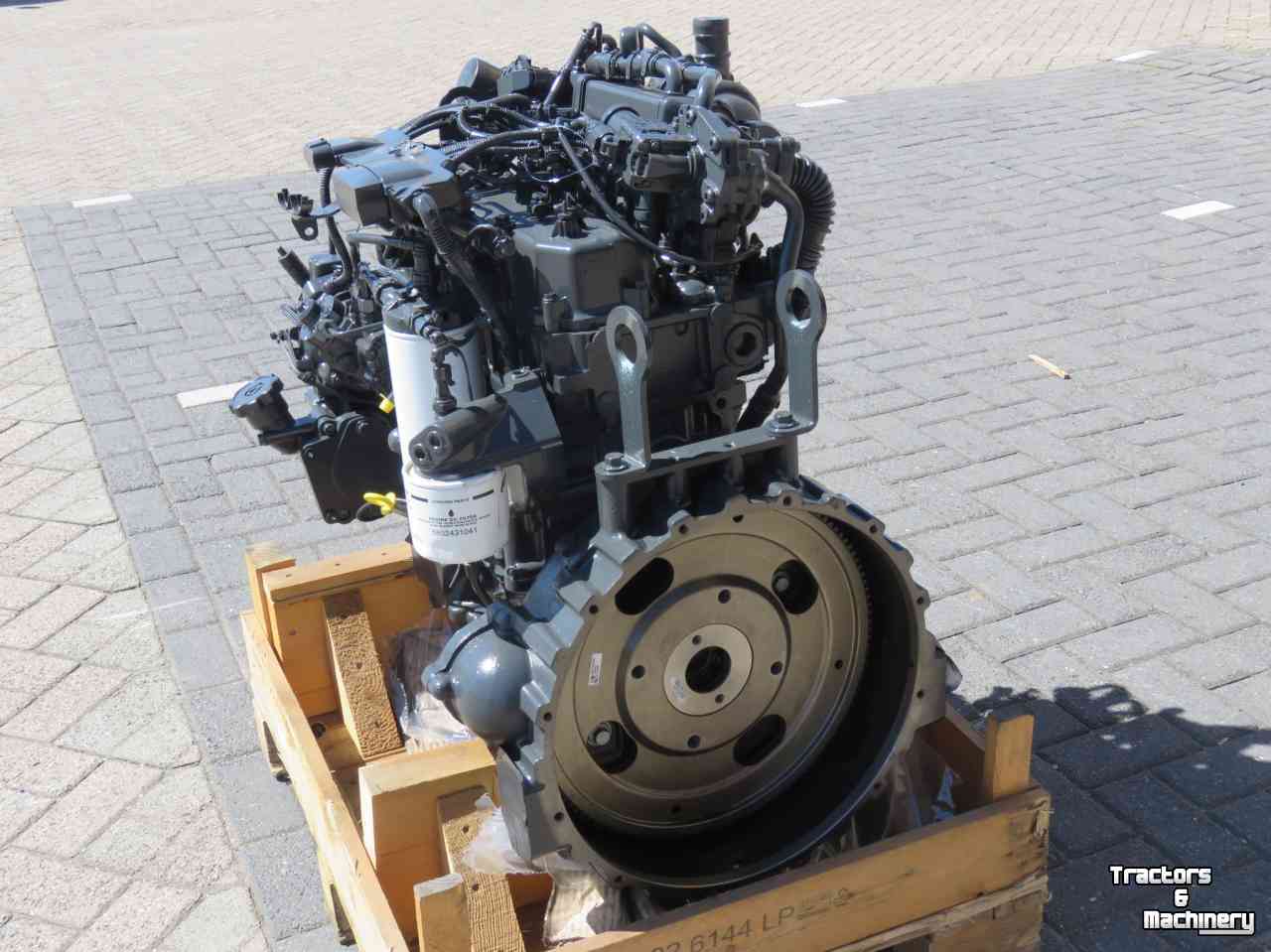 Engine FPT Complete FPT Motor 4cil F5HFL413A Parts no:5802853882
