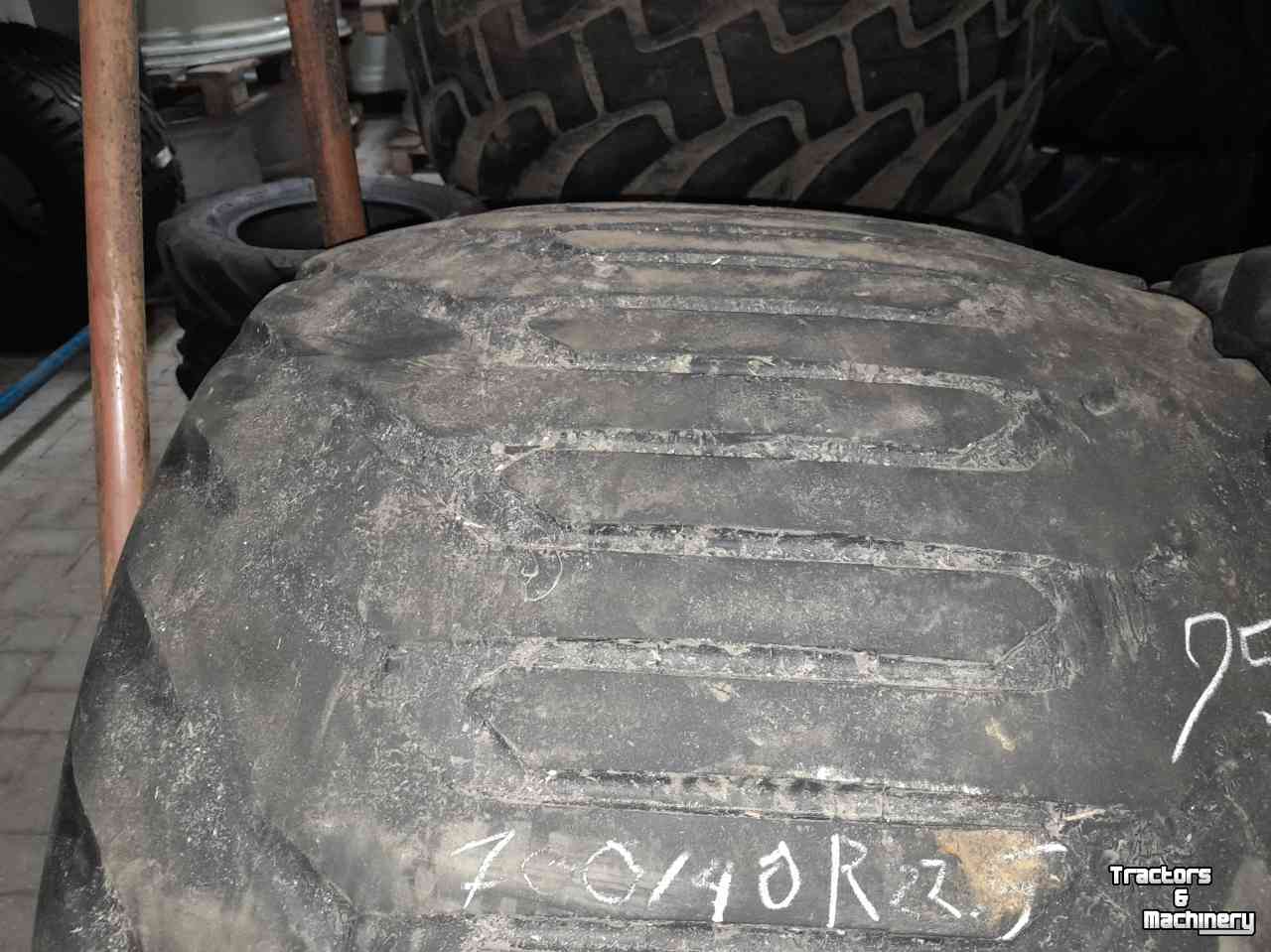 Wheels, Tyres, Rims & Dual spacers Trelleborg wagenbanden 700/40R22.5