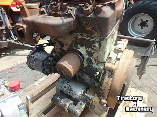 Engine Holder 2 cil. 4 takt motor