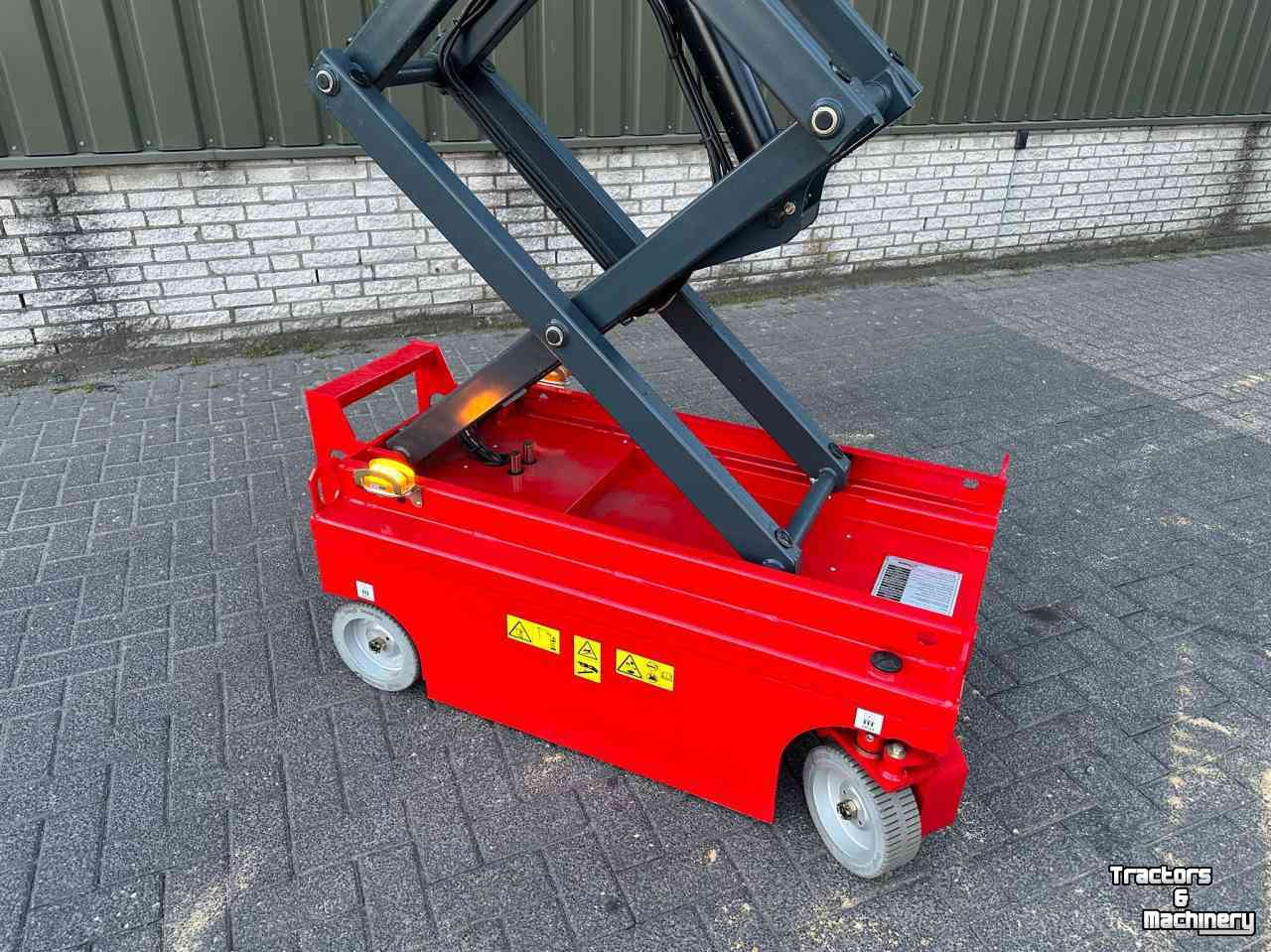 Articulated platforms Magni ES0607DC schaarhoogwerker Nieuw staat Magni schaarlift, van Bj 2022,
