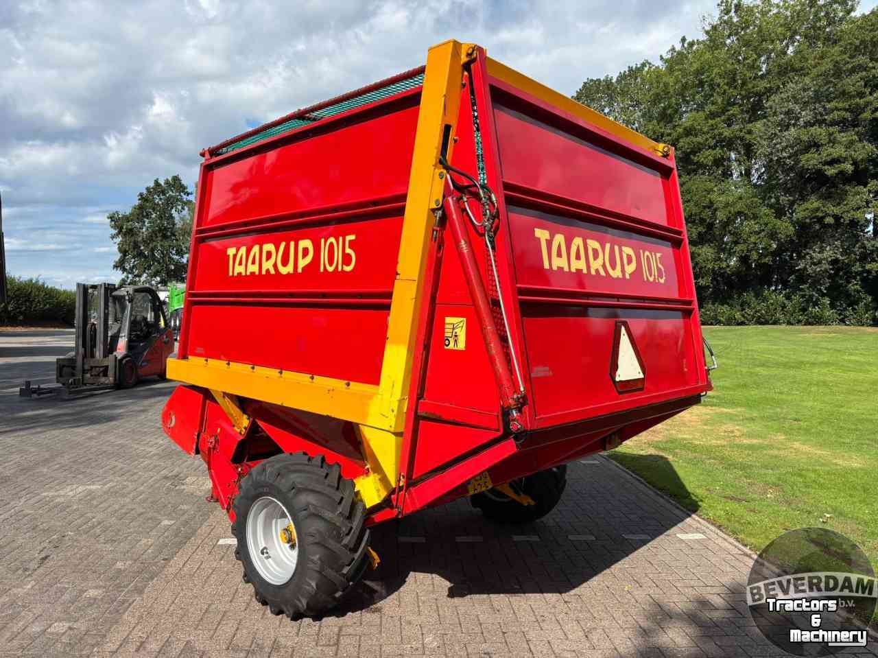 Self-loading wagon Taarup 1015