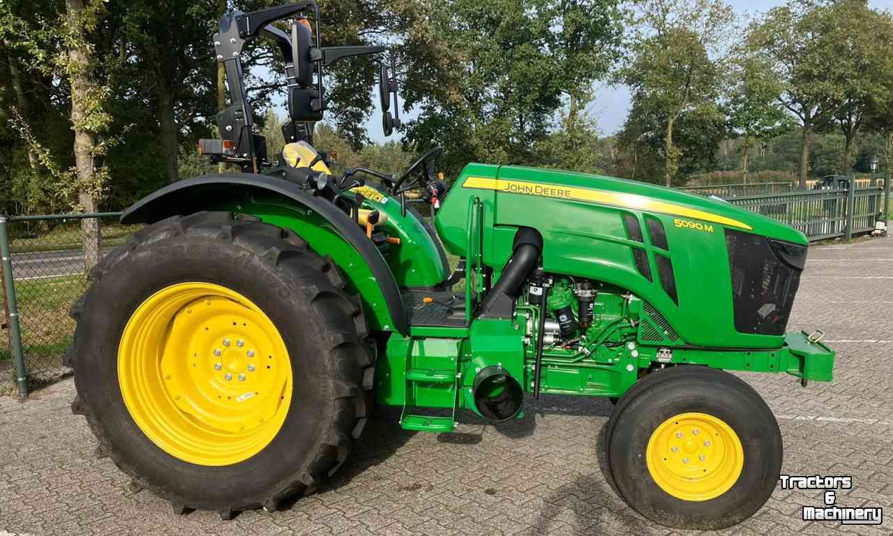Tractors John Deere 5090 M 16F/16R PR Tractor