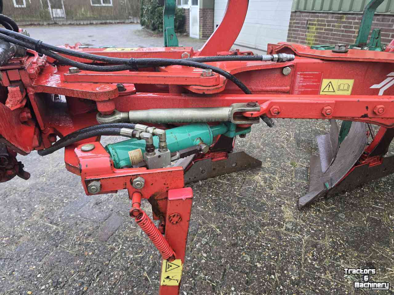 Ploughs Kverneland EG 100 3 schaar vario ploeg met vaste vorenpakker