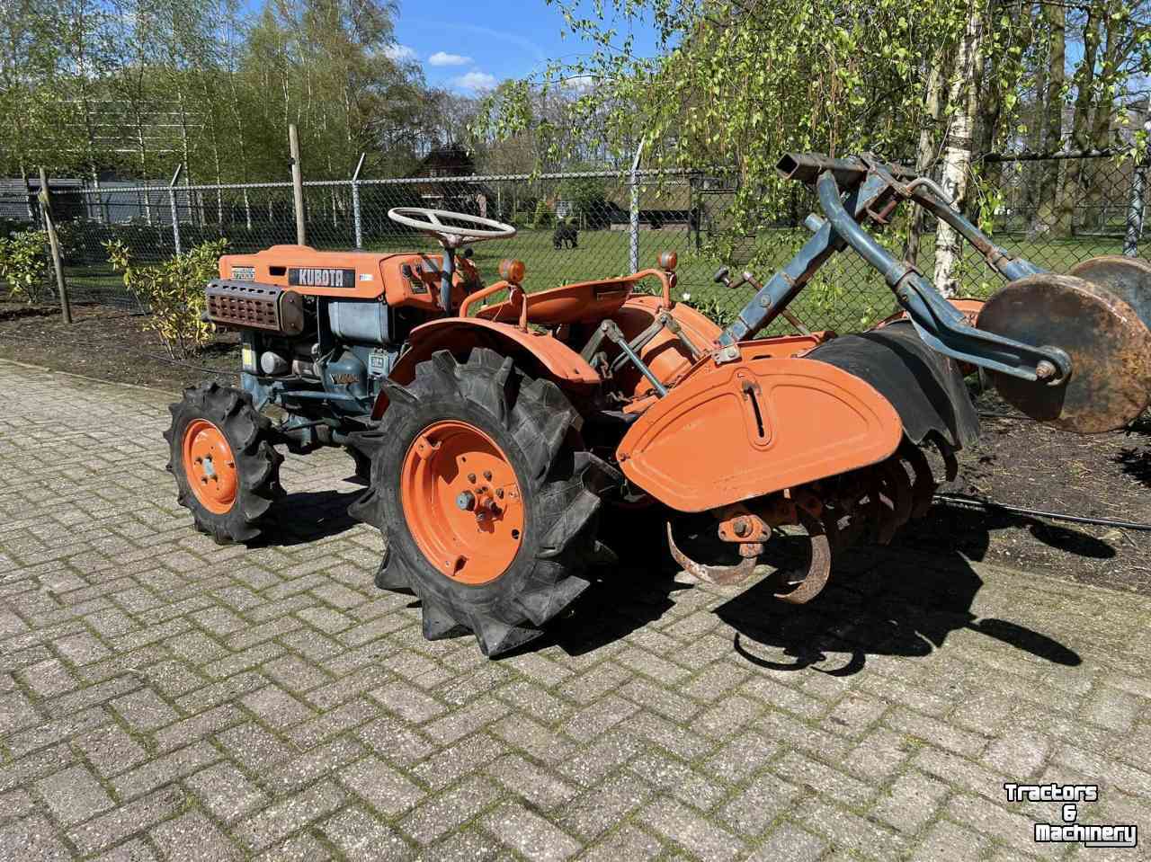 Tractors Kubota B7000 Minitractor