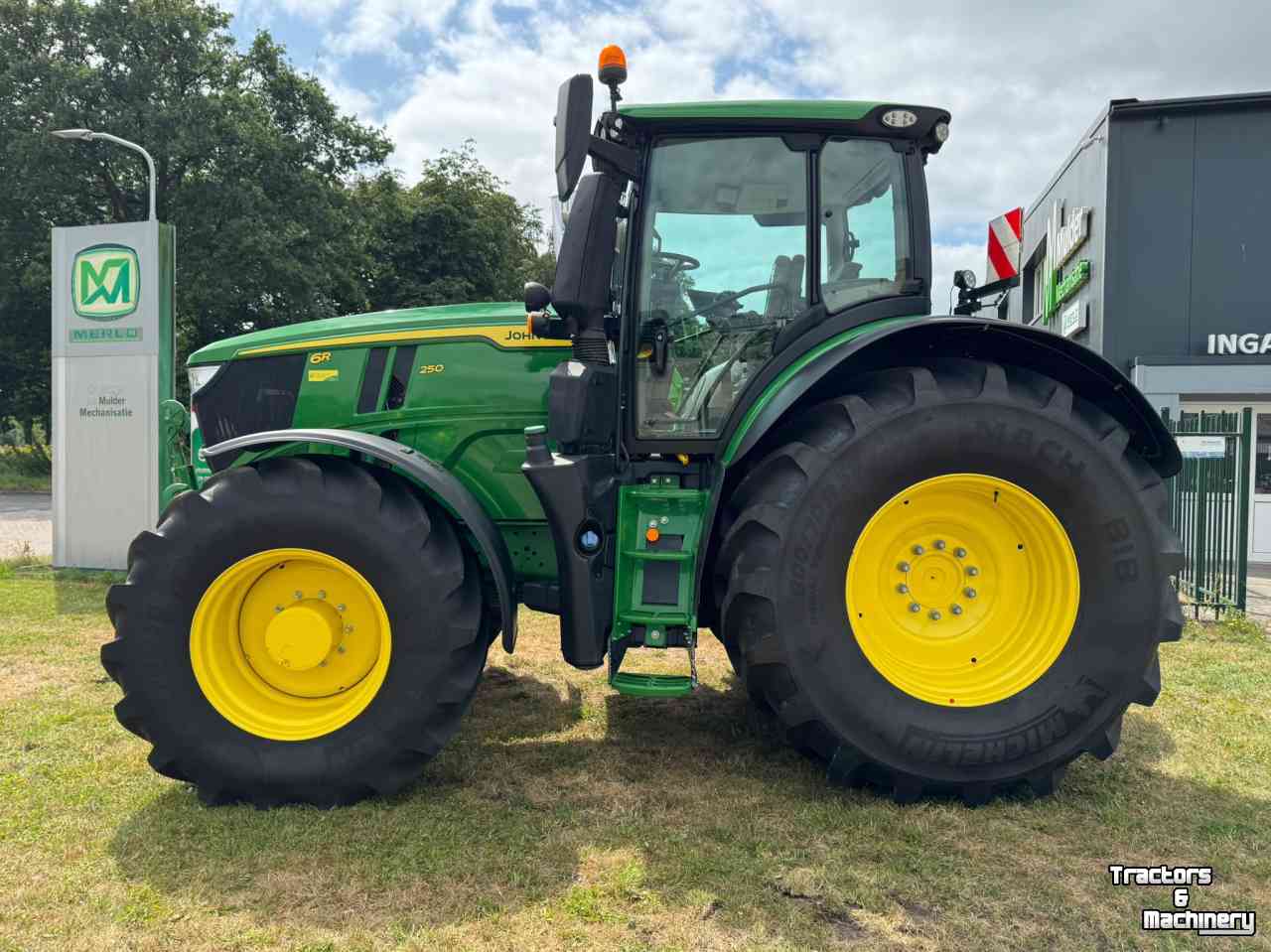 Tractor  6R250