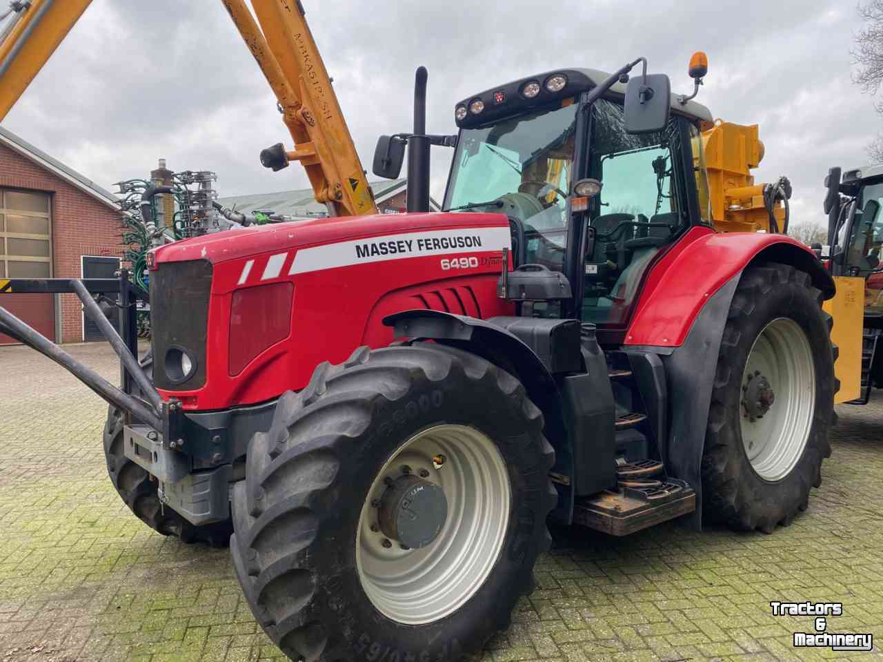 Tractors MF 6490 Dyna 6 + Herder MBK513LSH